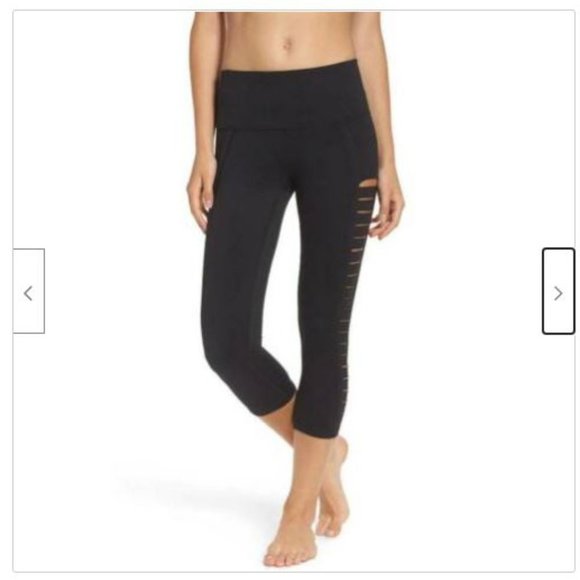 ZELLA Intrique High Waist Cut-Out Capri Leggings - Picture 2 of 7